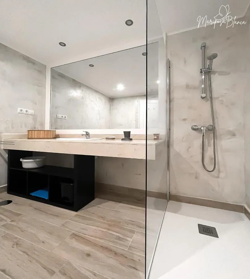 B-Rent Mariposa Private Garden Apartment Corralejo