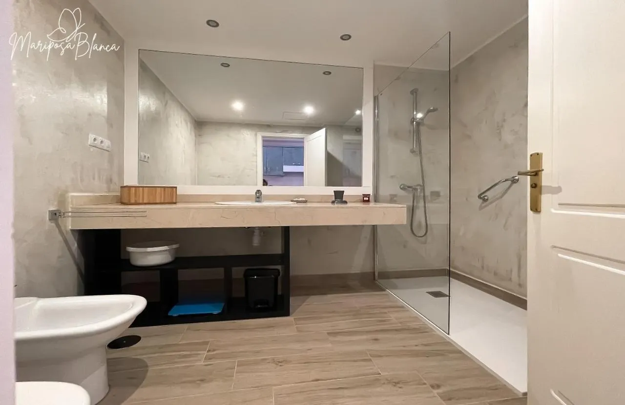 B-Rent Mariposa Private Garden Apartment Corralejo