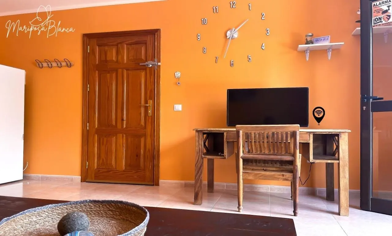 B-Rent Mariposa Private Garden Apartment Corralejo