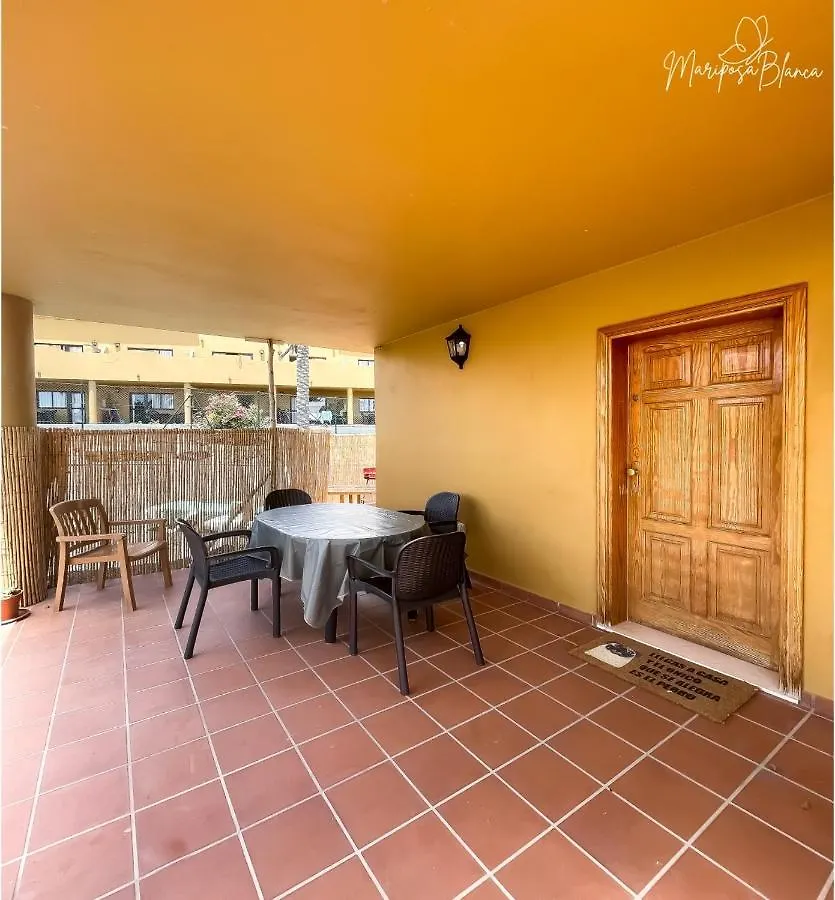 B-Rent Mariposa Private Garden Apartment Corralejo