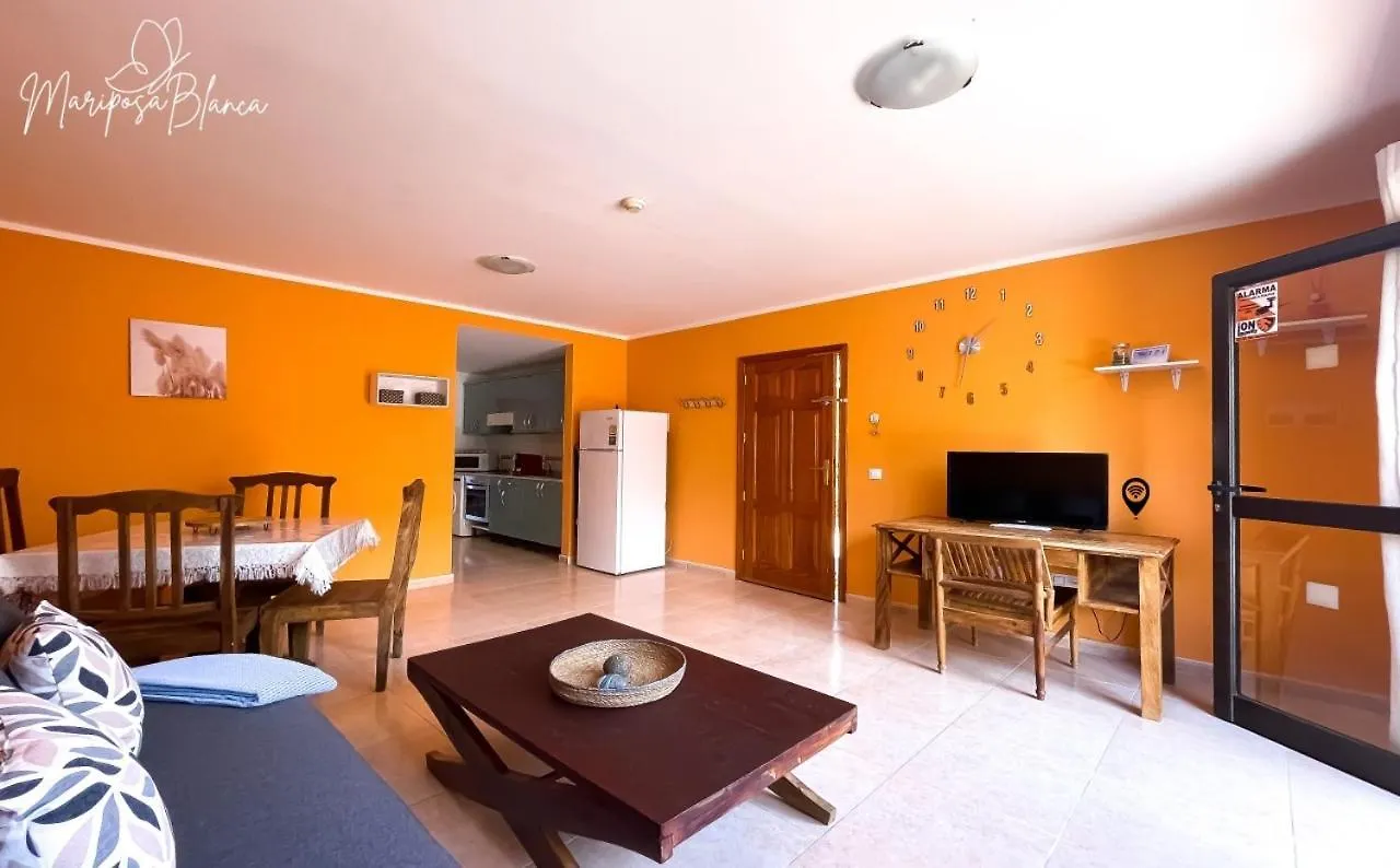 B-Rent Mariposa Private Garden Apartment Corralejo